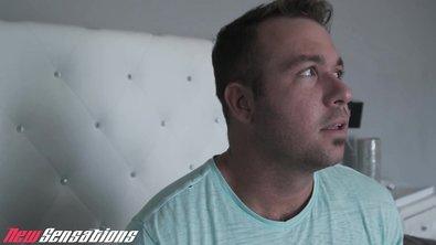 Стройную студентку очень круто выебал брутальный сводный братишка