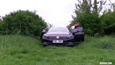 Молодежь на природе устроила бисексуальный МЖМ-трах