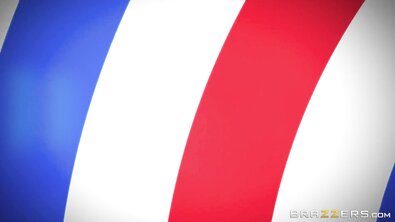 Темноволосой молодухе с круглой попкой парикмахер устроил жесткий анальный трах прямо в салоне