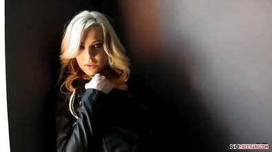 Жопастую блондинку с большими сиськами брутально протрахали в формате МЖМ