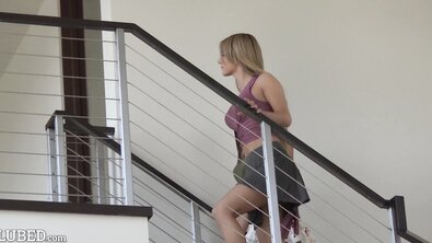 Длинноволосые студентки с крошечными титьками устроили ЖМЖ-трах в масле