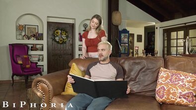 Сисястая блондинка замутила бисексуальный МЖМ для разнообразия