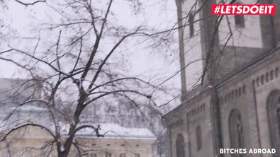 Отжарил молодую шумную соседку в рот и анал толстым хуем