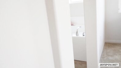 Испанскую студентку сводный брат трахнул в узкую пизду от первого лица