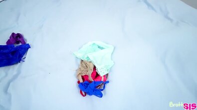 Развел толстую грудастую сестру на минет и насадил ее на огромный черный хуй